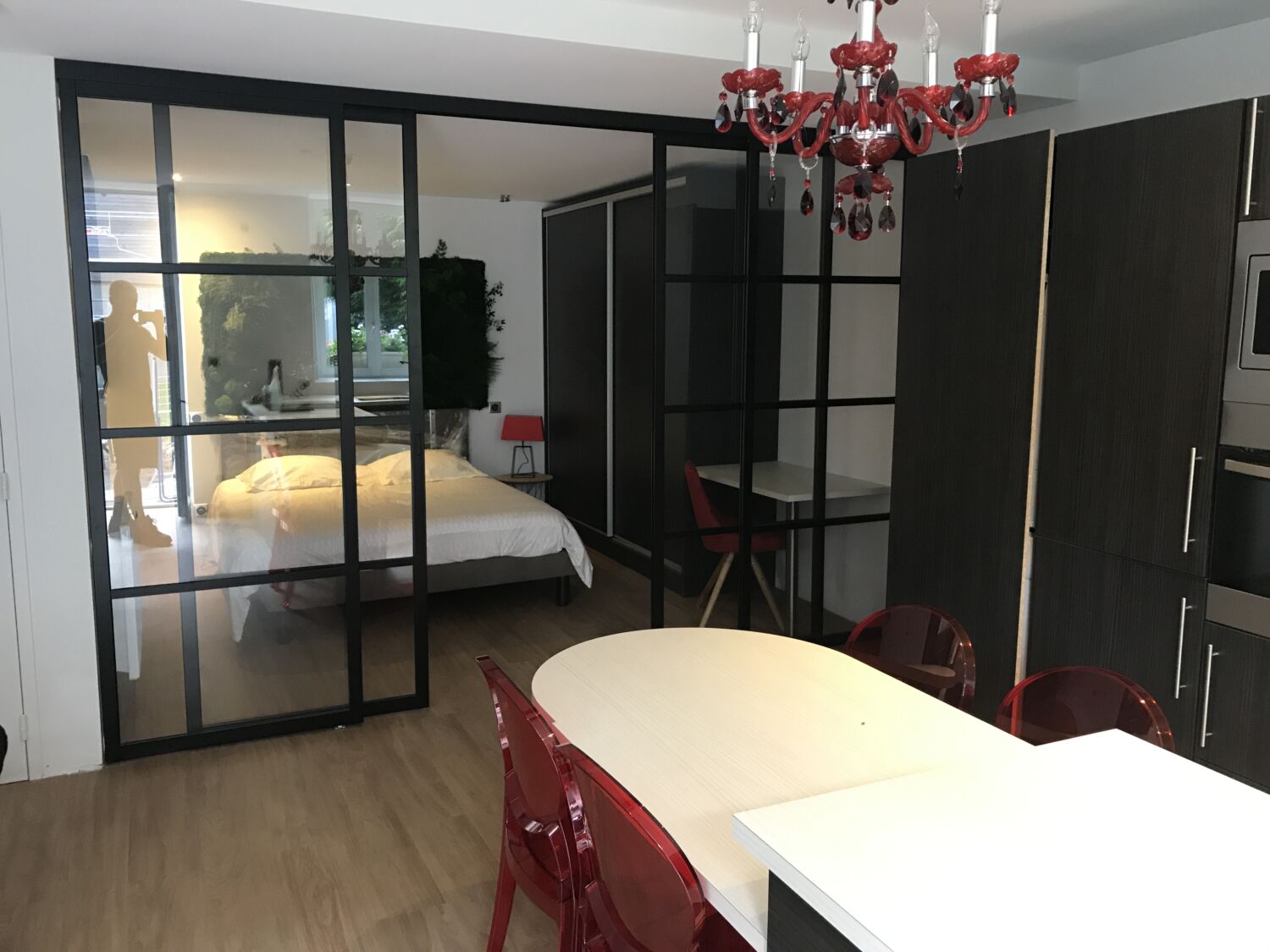 Création d'une salle à manger et d'un espace nuit d'un studio