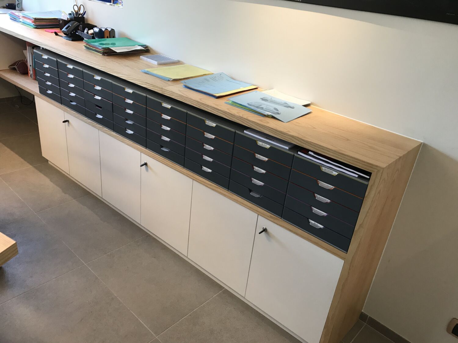 Aménagement et menuiserie d'unn rangement pour bureau - Ébénisterie de Carouge à Thônes