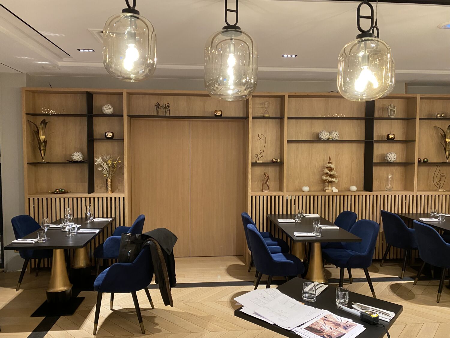 Aménagement et menuiserie pour un hôtel/restaurant - Ébénisterie de Carouge à Thônes