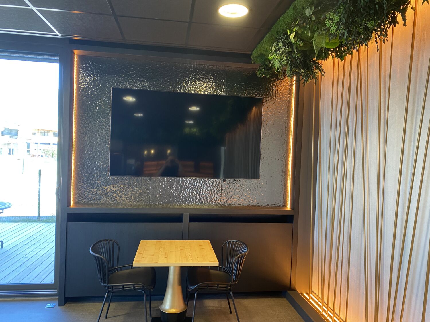 Aménagement et menuiserie pour un restaurant - Ébénisterie de Carouge à Thônes