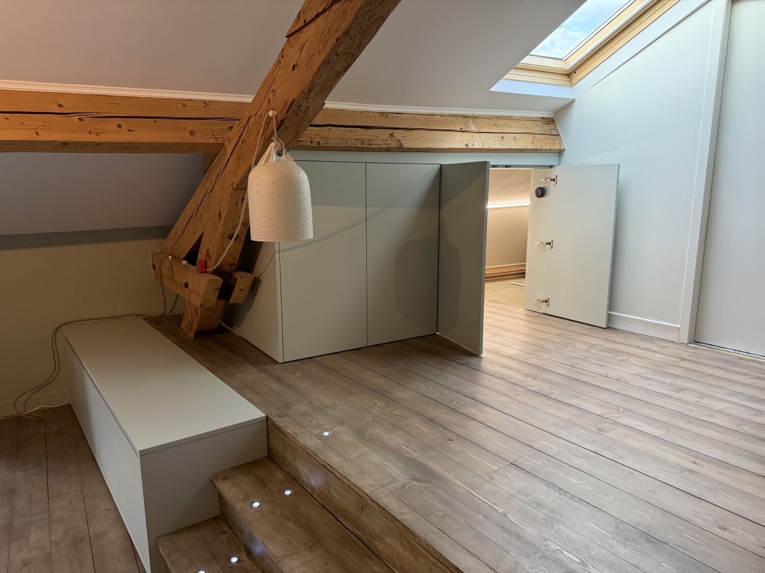 Photo de l'aménagement de combles réalisé par l'Ébénisterie de Carouge