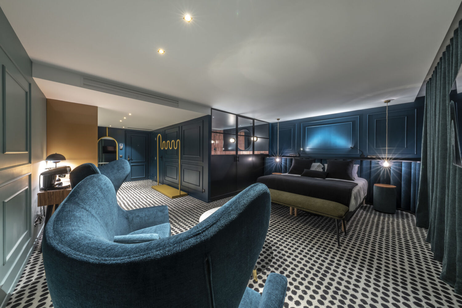 Aménagement et menuiserie pour une chambre d'hôtel - Ébénisterie de Carouge à Thônes