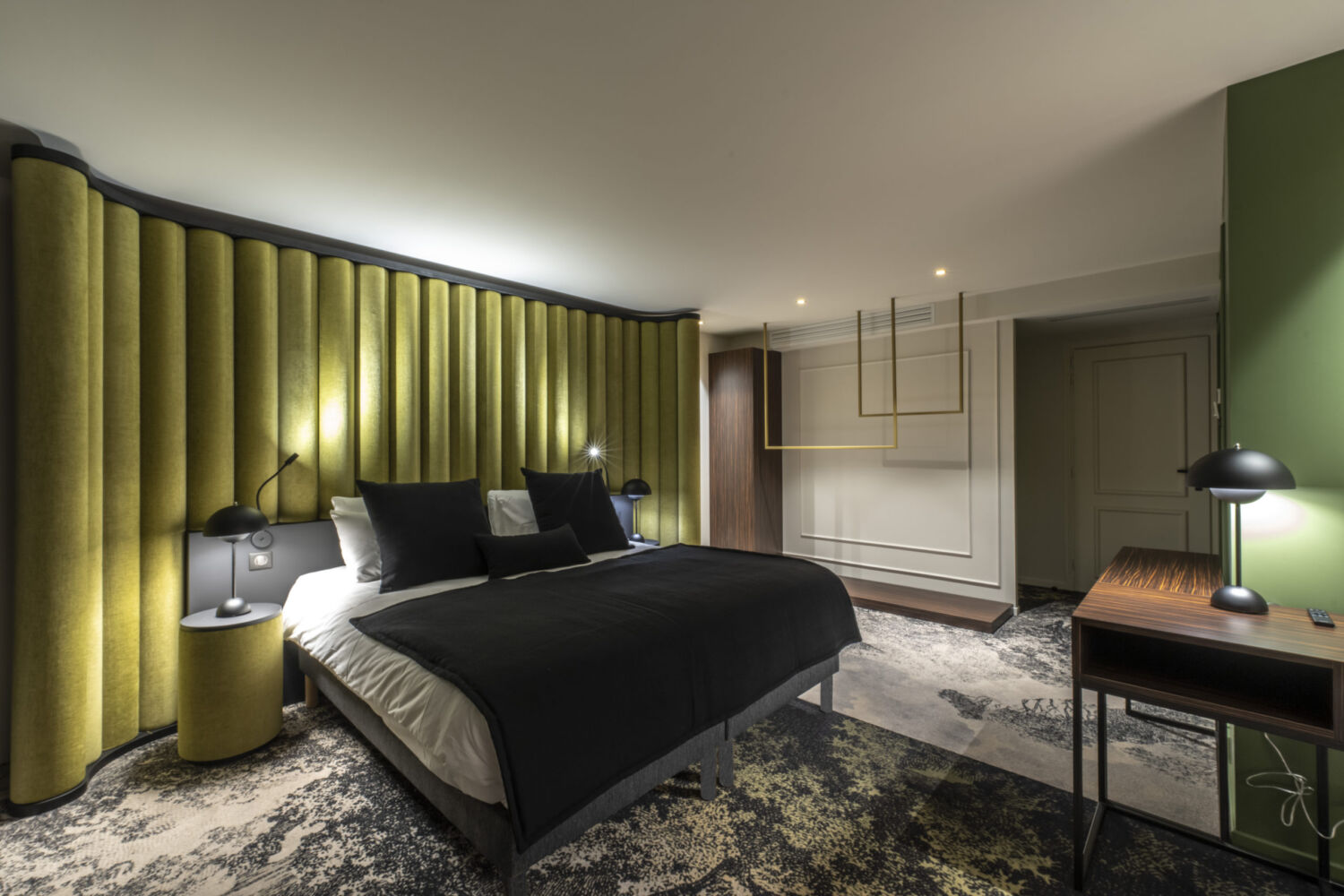 Aménagement et menuiserie pour une chambre d'hôtel - Ébénisterie de Carouge à Thônes