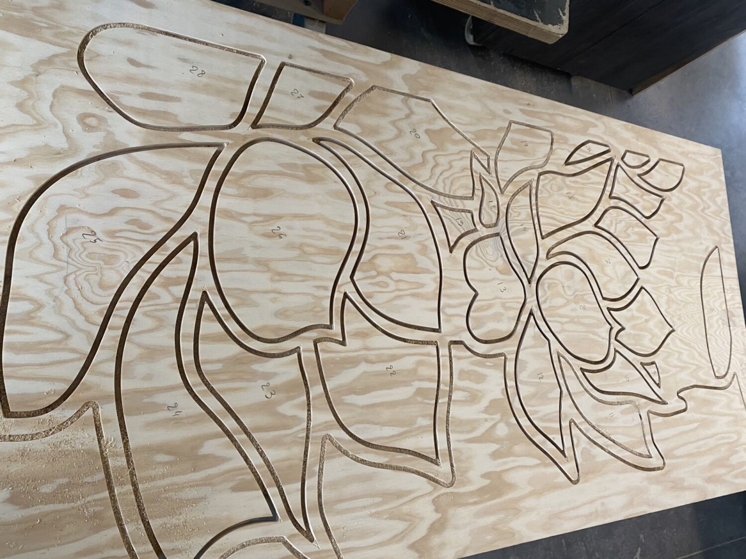 Photo d'un gravage sur bois - Ébénisterie de Carouge à Thônes